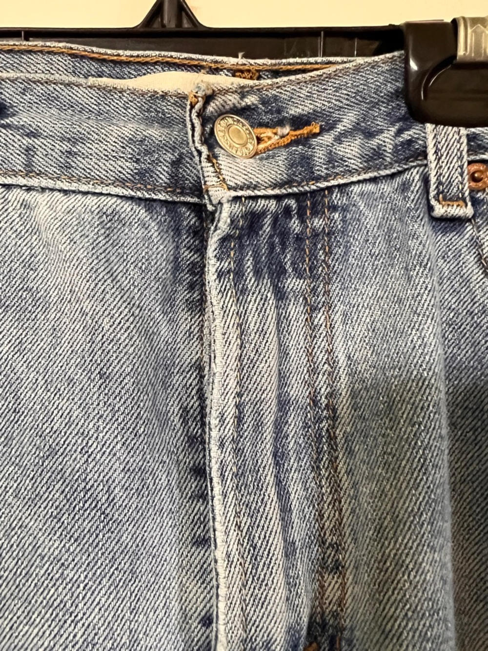 Levi's 512 Slim Fit Jeans in Light Blue Wash - Picture 4 of 14